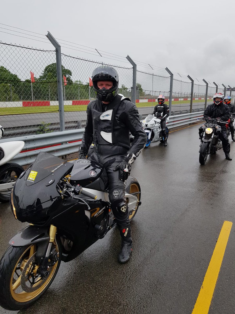 HeliteUK's tweet photo. Lee is at a very wet @DoningtonParkUK today as guests of @bennetts_bike at their customer Track Day. Great to see Bennetts taking rider safety seriously and we’re on hand to let customers try our #Helite GP Air vest out during the day. #Airvest #GPAir #SavingLives https://t.co/ykcAnlUcXL