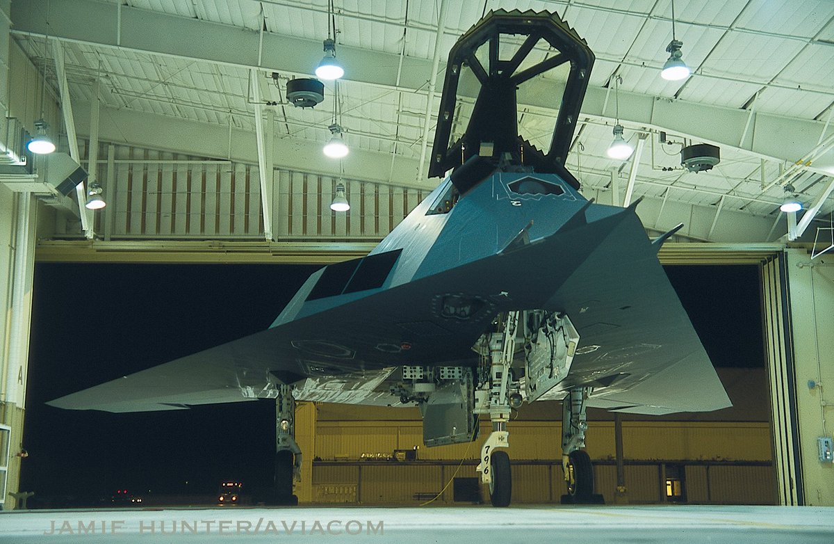 jamie_aviacom's tweet photo. The etherial sight of a Nighthawk in its hangar at night, prepped and ready for the pilot to arrive. #nighthawk40 https://t.co/at1mKkMjaU