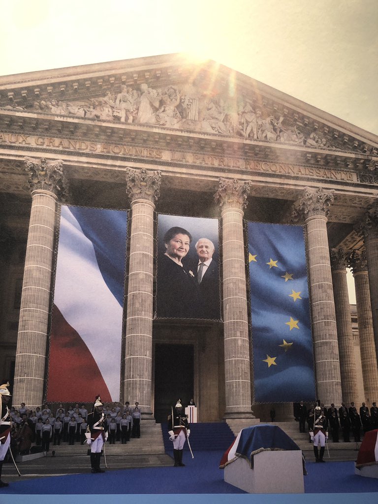 À une grande femme la patrie reconnaissante. #LiberteEgaliteSororite #sororite
📍#expo #SimoneVeil @paris