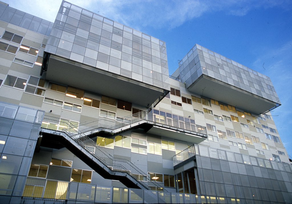 「静岡大成中学校・高等学校」／長谷川逸子建築計画工房