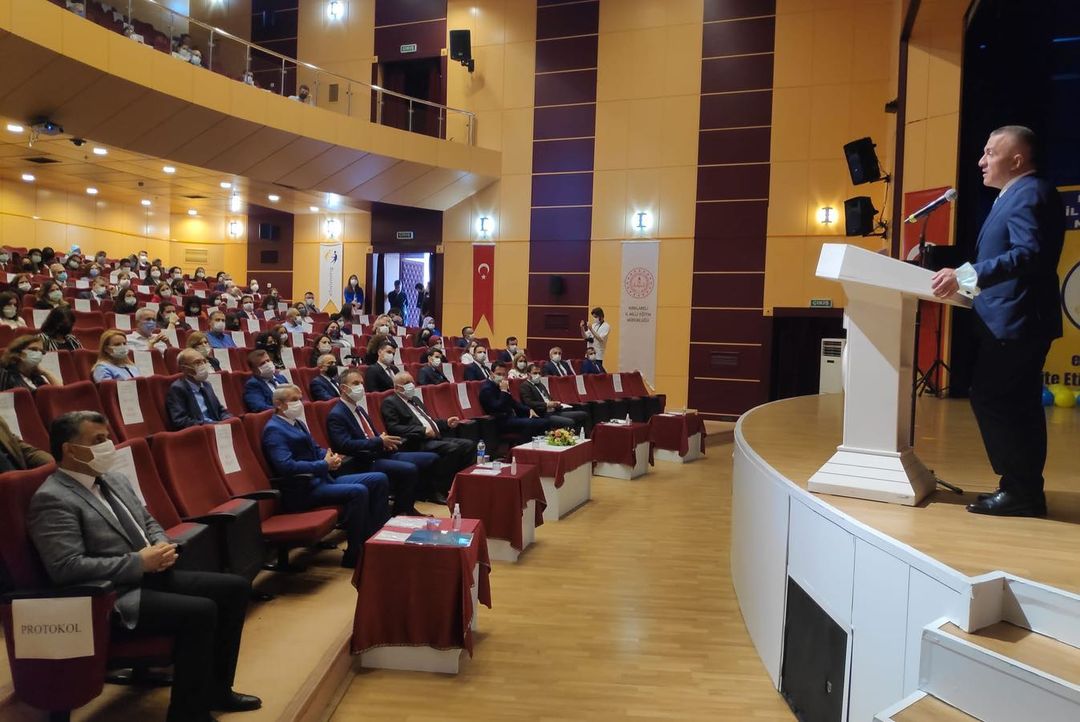 Milli Eğitim Bakanlığı tarafından yürütülmekte olan e-Twinning faaliyetleri kapsamında e-Twinning Türkiye Ulusal Destek Servisinin (UDS) değerlendirmeleri sonucu ilimizde Ulusal ve Avrupa Kalite Etiketi alan kurum yöneticisi ve öğretmenlerimize ++