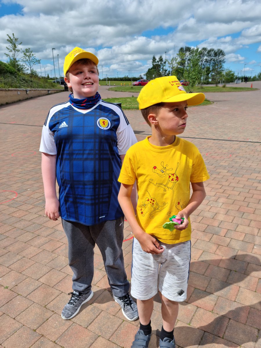 Well done our P7s for Walking for St. Andrews Hospice 💛🌼We had a lovely day for it! ☀️