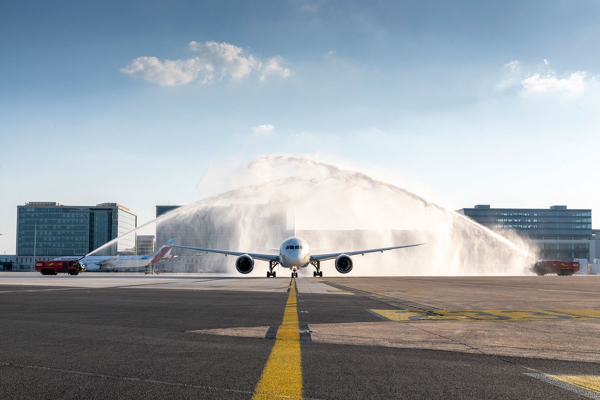 flyethiopian's tweet photo. Ethiopian Airlines and Brussels Airport have jointly celebrated the 75th anniversary of #Ethiopian and 15 years of flight commencement to Belgium, Brussels.
Thank you very much Brussels Airport.
#75yearsofExcellence #ET75 #FlyEthiopian https://t.co/VUlPUk17uF