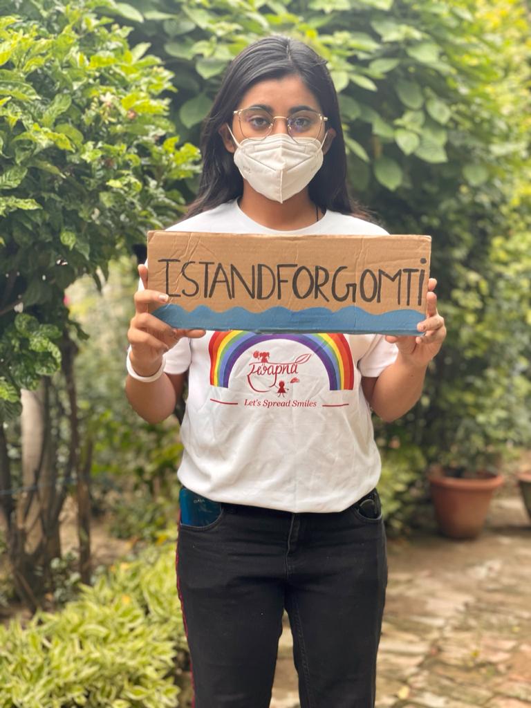 Sarahhh_lndian's tweet photo. Week #37th #ClimateStrike🌍 in #Lucknow #UP #India 🇮🇳
Our holy #RiverGomti is ill and is being trampled under the pressure of pollution in the form of industrial, residential and plastic waste by us.
We demand justice for Climate and River Gomti 🌊 ♎
@FFFIndia @GretaThunberg https://t.co/buFJbesJ3K