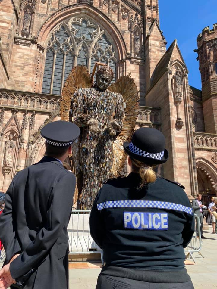 BritishIronwork's tweet photo. Hereford Catherdral and the #KnifeAngel
Blessed and bathed in sunshine.
Absolutely the most stunning location.
30 days of anti violence workshops, programmes, lectures, and activities.
Social change is its objective and its destiny. #savealife #surrenderyourknife https://t.co/3EGXBNbTsl