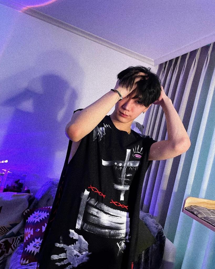 taeisten's tweet image. .             this ten                this taeyong