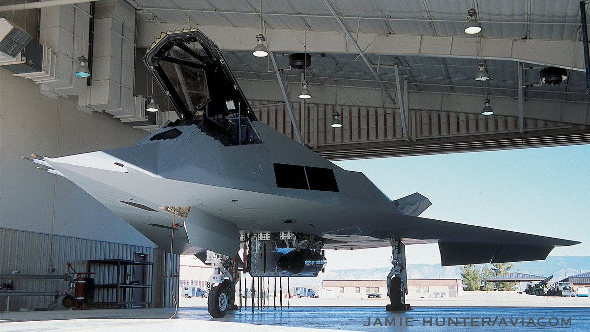 jamie_aviacom's tweet photo. "We've got something a bit special, that you'll be the first person to see," teased my escort @HollomanAFB in 2003... And woah was he right! Behold the Gray Dragon, assigned to the 53rd TEG Det 1. #nighthawk40 https://t.co/EtYuCpy5bD