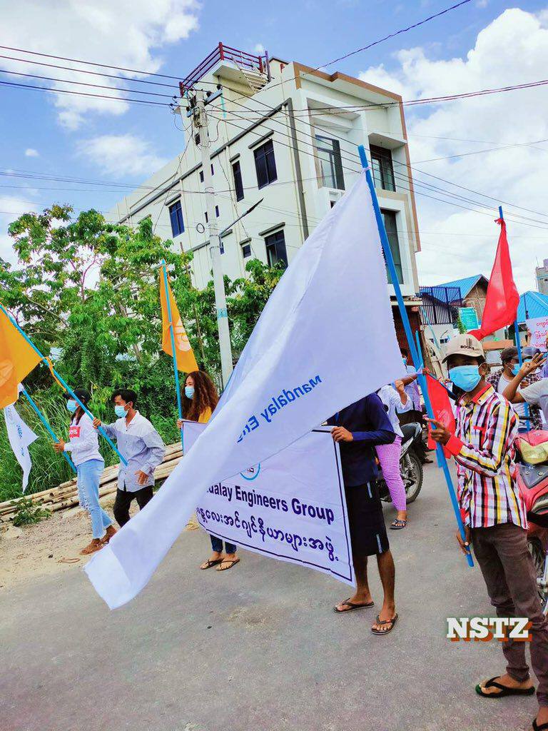 IDB009's tweet photo. #Mandalay’s engineers staged a protest with motorcycles and marched through the city despite  inspections and roaming of junta troops in the city.
#WhatsHappeningInMyanmar #June18Coup https://t.co/A8lepnoMOb