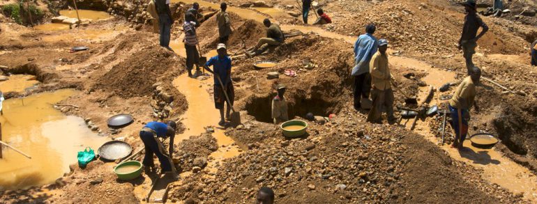 La Regulación europea sobre minerales en conflicto se está aplicado de manera desigual. Y eso nos debe preocupar. Nos lo cuenta @otanniko hoy a las 16:30 en <a href="/RadioPopular/">Radio Popular - Herri Irratia</a> #tecnologialibredeconflicto bit.ly/3wBSGPa