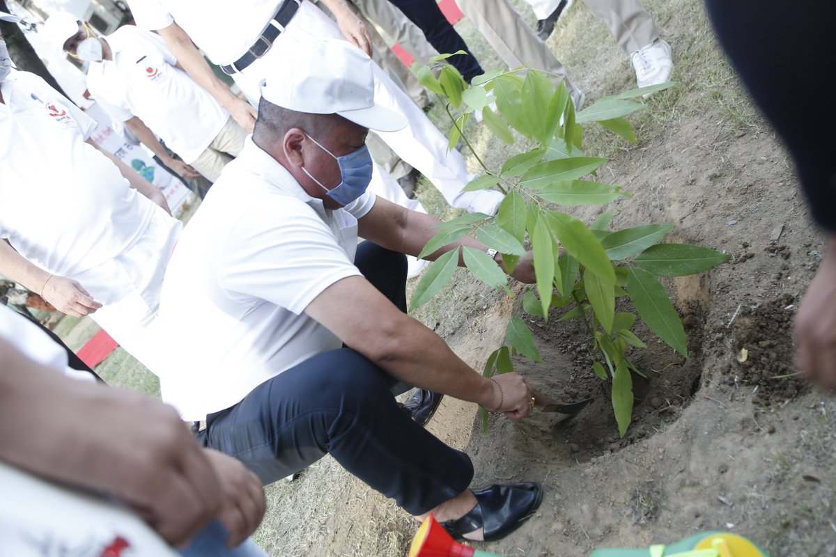 DAPBn's tweet photo. #GoGreen 
900 Plants of medicinal values has been planted at DAP ,HQ,NPL by 1st Bn. on 17.06.21 to give the flora rich campus a deeper shade of green.Children of Delhi Police families were also incorporated in the drive to motivate and encourage them @CPDelhi @DelhiPolice @DcpBn https://t.co/dcpWAuptFM