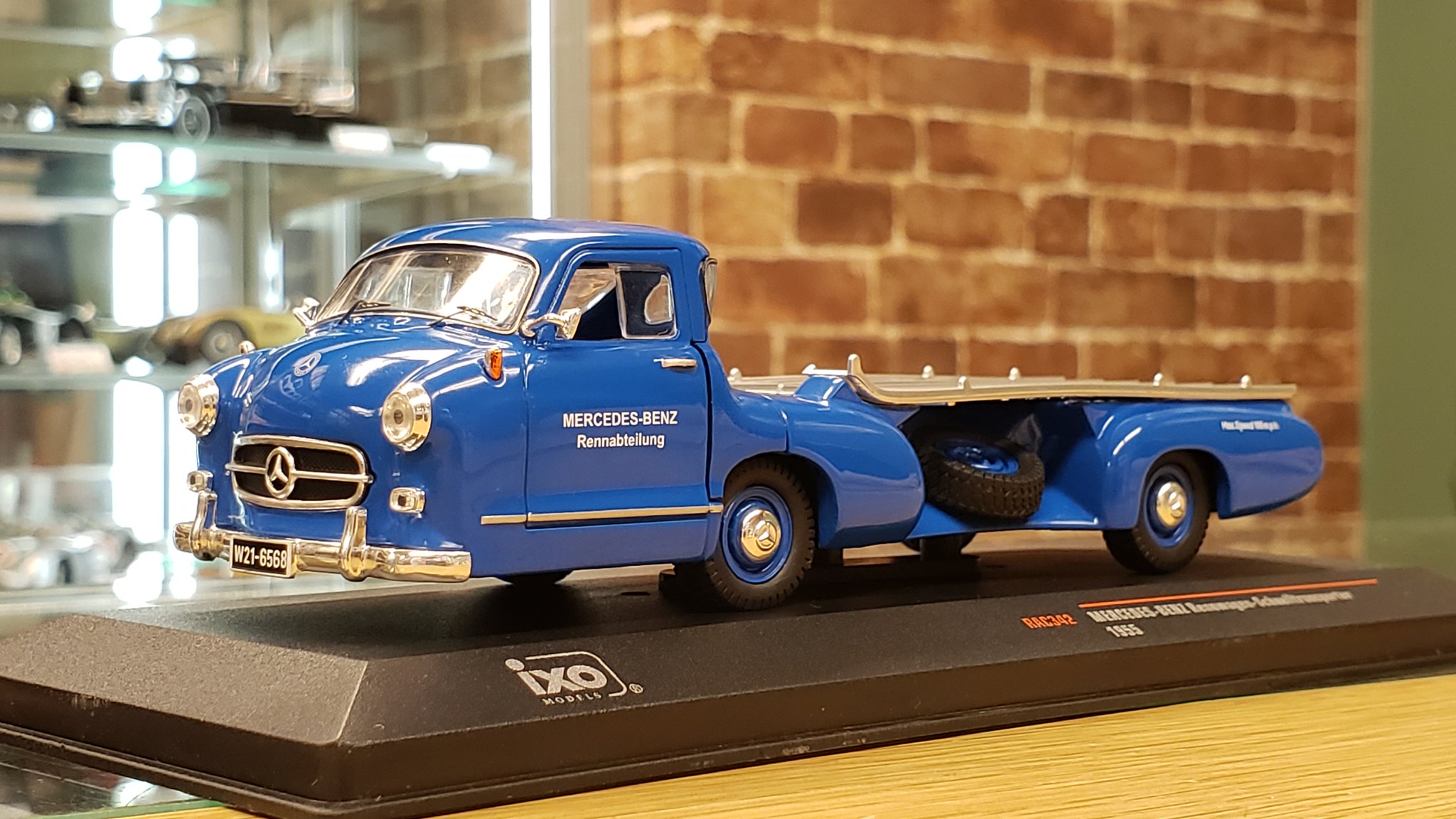 CMC 1/18 メルセデスベンツ カートランスポーター 1955 M-143 | stikes