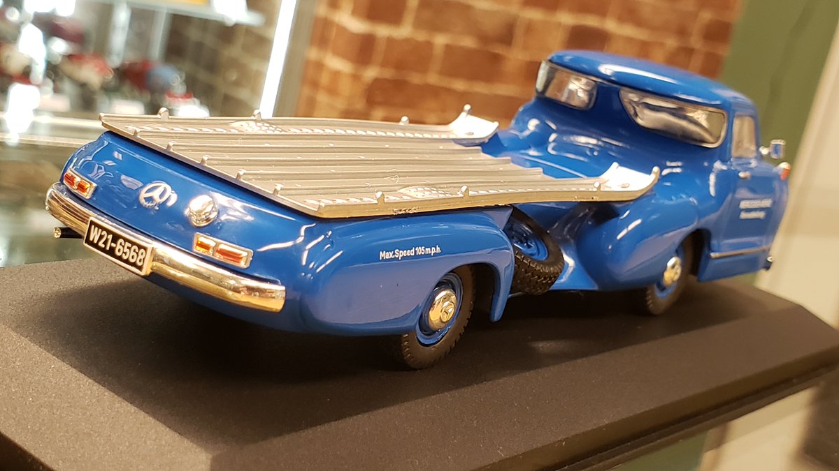 CMC 1/18 メルセデスベンツ カートランスポーター 1955 M-143-
