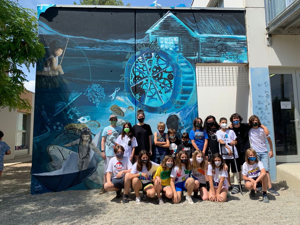 escolalasinia's tweet photo. Presentació del Projecte Mural fet pels infants de 6è i la @Connor.art. Representem el pas per La Sínia i tot allò que ens enduem! https://t.co/5K52TUeSqa