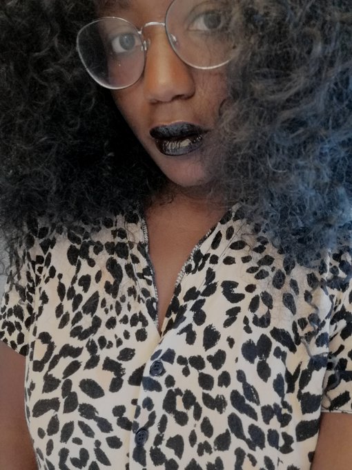 Hey toi 💋 Je suis disponible pour des s&eacute;ances chat, audio et visio toute la journ&eacute;e. https://t.co/SZ