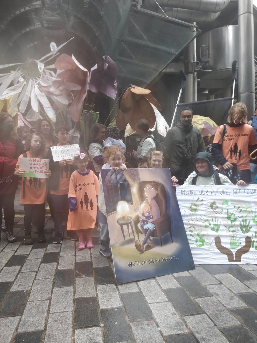 mothersriseup's tweet photo. Insure Our Future NOT Fossil fuels @BNCB @LloydsofLondon  #InsureOurFuture https://t.co/btvoyDGLGe