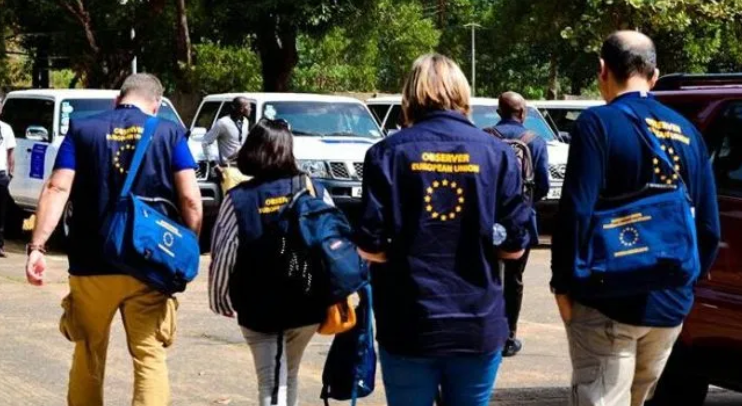 JJankowskiEU's tweet photo. Yesterday I signed an Administrative Arrangement with the Ministry of Foreign Affairs &amp; the Electoral Commission of 🇿🇲, paving the way for the deployment of the EU Election Observation Mission.🇪🇺's goal is to promote peaceful, inclusive, credible &amp; transparent elections. 🇪🇺+🇿🇲=🤝 https://t.co/q8RAjuTl4n