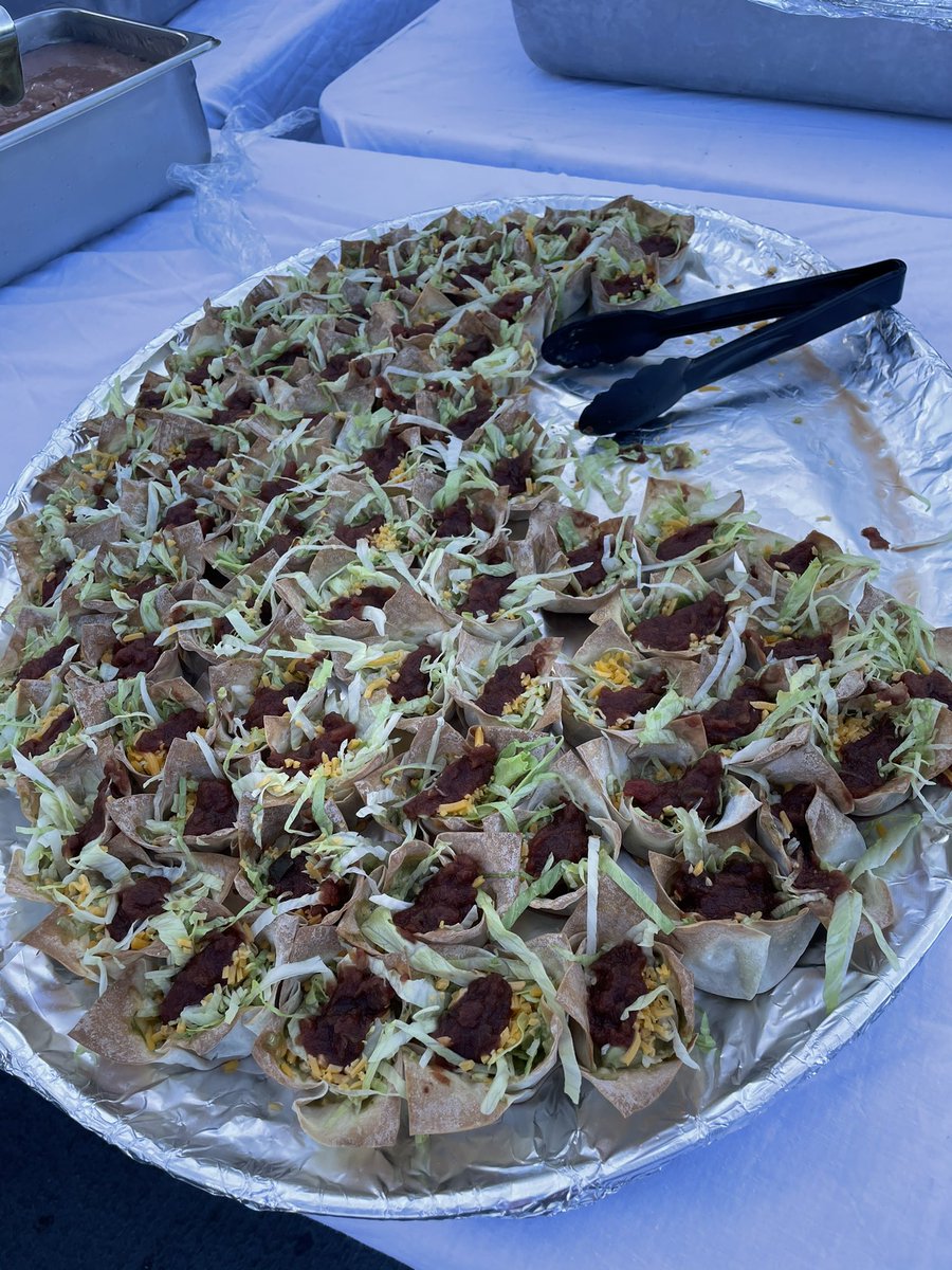 kurtarnold_kurt's tweet photo. Lunch was great but supper was fantastic. We catered so the cooks could have lunch and supper off. So good. They even decorated the cakes for us! Most of the crew is ashore so we have lots to eat! #2ndPlate @HMCSNCSMCalgary #CooksDayOff #DeigoGarcia https://t.co/1i8USLBlQx