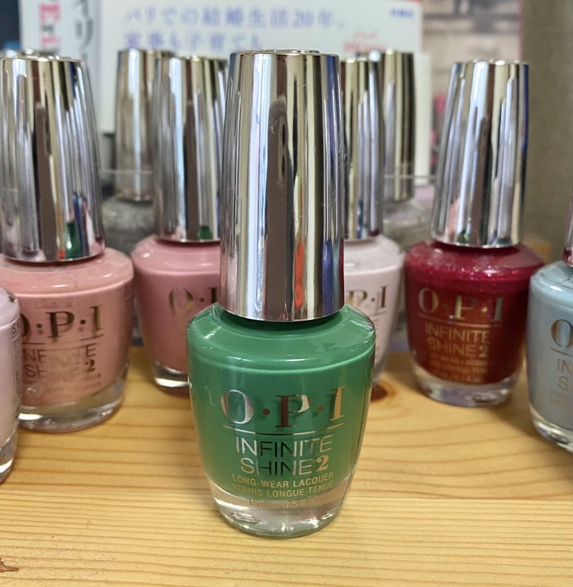 ネイルサロンスピカ Nailbeautyspica 翡翠グリーンのペディキュア Opiハリウッドコレクションから鮮やかだけど落ち着きもある 肌映えの良いグリーン色を夏らしいつま先にいかがでしょうか Nailbeautyspica 麻布十番ネイルサロン スピカ