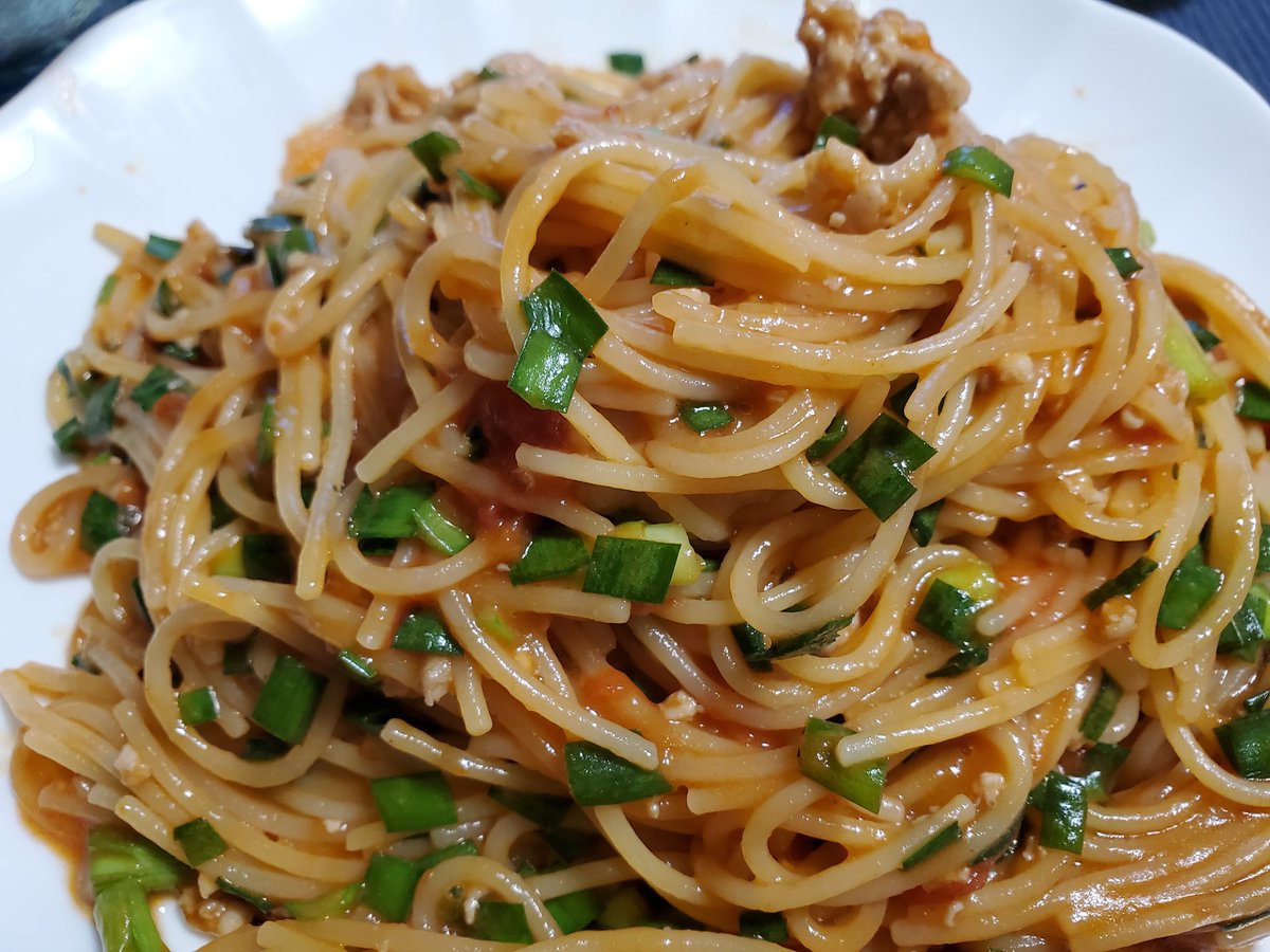 ট ইট র Chika 初めてソースの中に乾麺入れてみましたが鶏とトマトの旨味吸ってめっちゃ美味しいパスタになりました