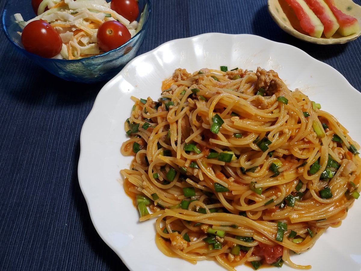 ট ইট র Chika 初めてソースの中に乾麺入れてみましたが鶏とトマトの旨味吸ってめっちゃ美味しいパスタになりました