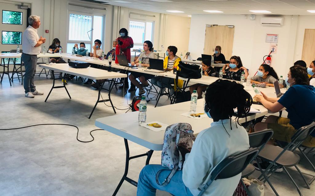 agenda21gironde's tweet photo. La mobilisation continue sur la mise en œuvre des projets lauréats du 1er #BudgetParticipatif @gironde #Jeunesse #resilienceterritoriale 
Hier soir à Lormont avec le projet "Nous, enfants citoyens"
Ce matin à #LaBase pour l'Escape handi'game des jeunes de Mérignac. 🧘🏿‍♂️🤸‍♂️🌍🤸🏿‍♀️🧘‍♀️⚖⌛ https://t.co/8LCc8WLHaP