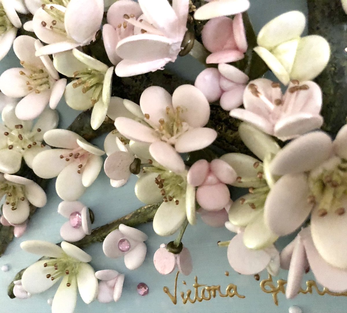 VFrance_Artist's tweet photo. A few little sneaky peek snippets from my brand new collection - coming together beautifully! 🤍 👌 Happy Friday folks! 🤍 #mixedmedia #sculpture #beautiful #delicate #cherryblossom #originalartwork #uniquestyle  #new #collection #coming #soon #lovemyjob🤍 https://t.co/CzrcEKqvOn