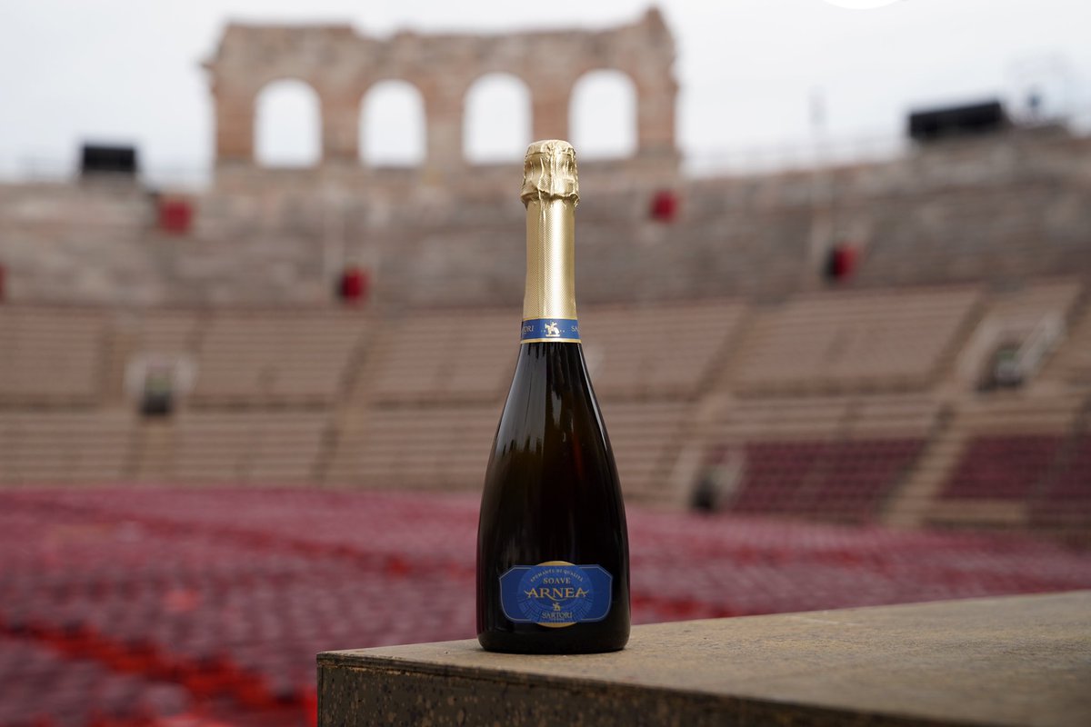 #Bollicine &amp; #musica: si rinnova la partnership tra <a href="/Sartori_Verona/">Sartori di Verona</a> e Fondazione <a href="/arenadiverona/">Arena di Verona</a>. Il vernissage è con l’#ArneaSoaveBrut, #vinoufficiale di tutta la #stagionelirica in per festeggiare la ripresa delle #attivitàculturali nella città di #Verona