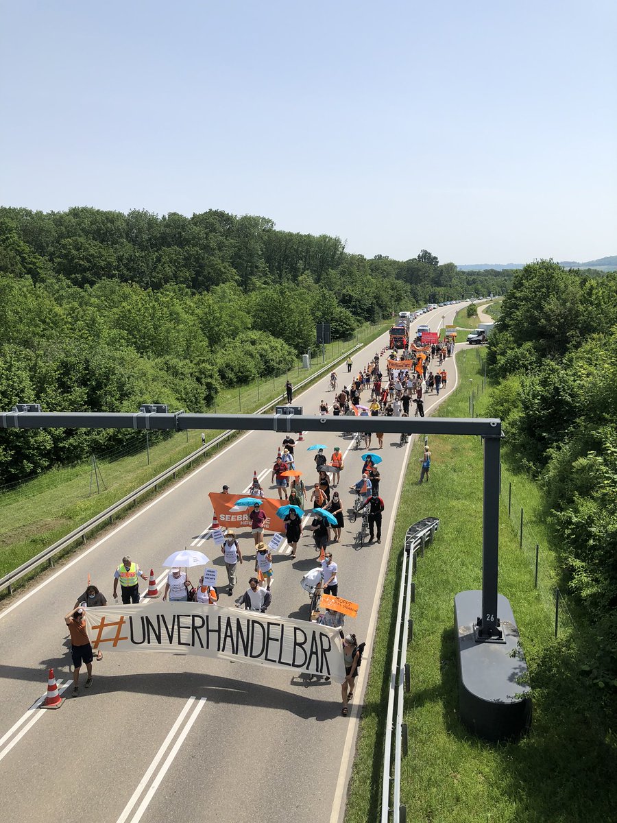 henrivonholz's tweet photo. Nach 2km Radweg folgen jetzt 2km Schnellstraße.Menschenrechte sind #unverhandelbar #Rust1806 #IMK https://t.co/rbZnEEy4it
