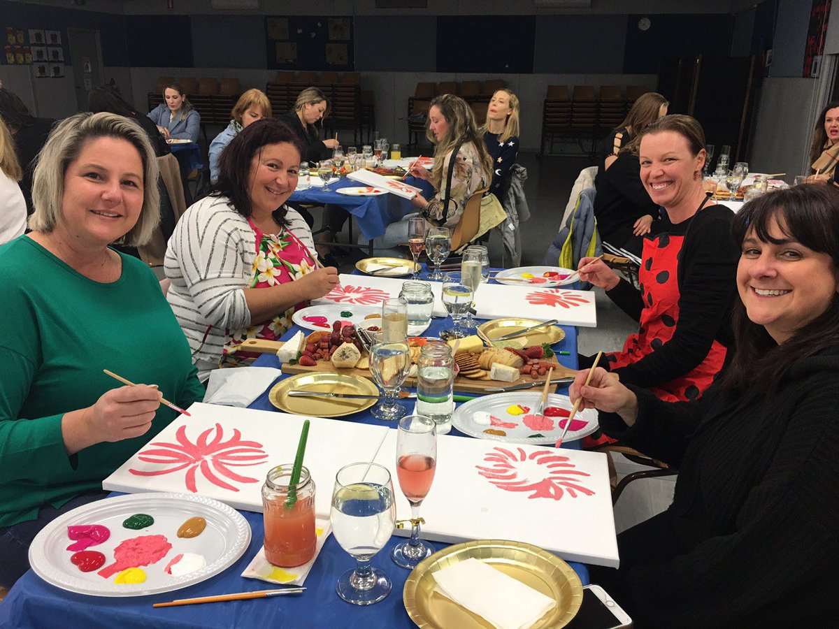 Connecting with community. A Friday night and a talented teacher <a href="/itsjaxalexander/">Jacky Alexander</a> gives her time to share with parents. Bubbles and Brushes with our P&amp;C #workingtogether#connections <a href="/caringbah_p/">Caringbah PS</a> <a href="/Peterjrouse/">Peter Rouse</a> <a href="/NSWEducation/">NSW Dept of Education</a> <a href="/LeonieGray1_/">Leonie Gray</a>