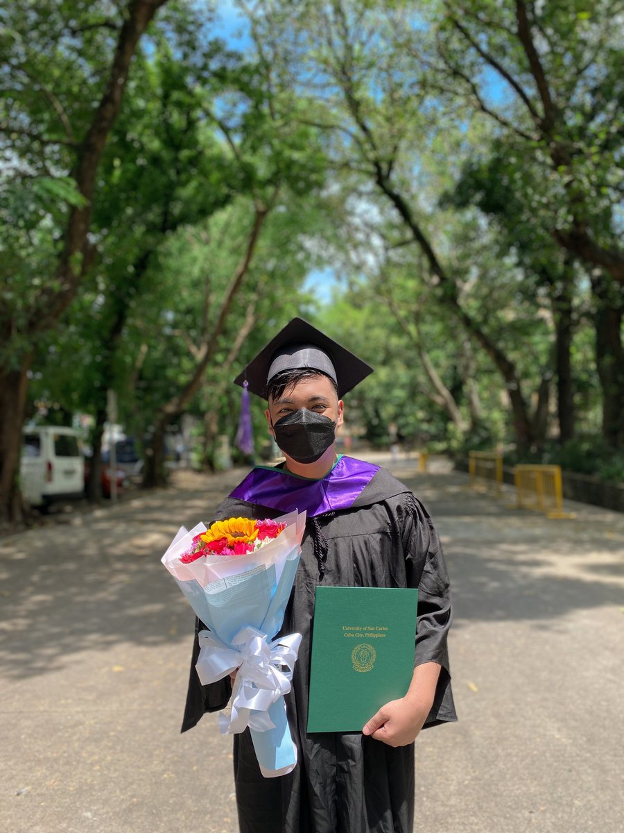 zerojro's tweet photo. So I just graduated from law school 😌 https://t.co/AKEoodQLxh