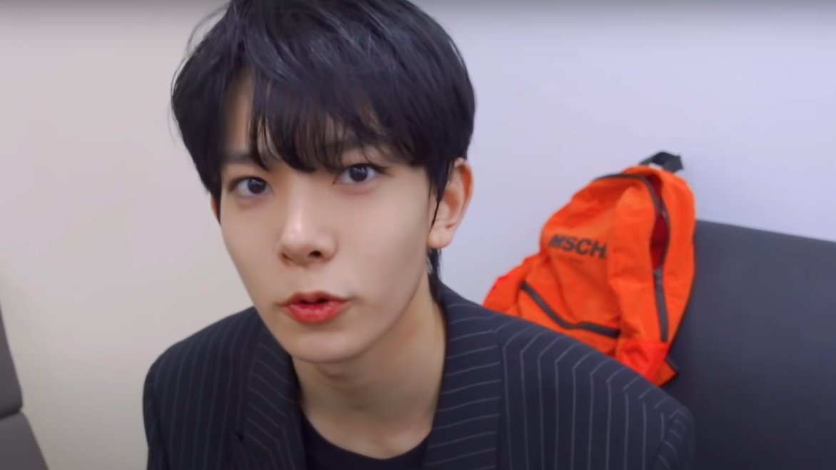 hourlylhs's tweet photo. a very fine man #HEESEUNG #희승 https://t.co/laCGgCEwKP