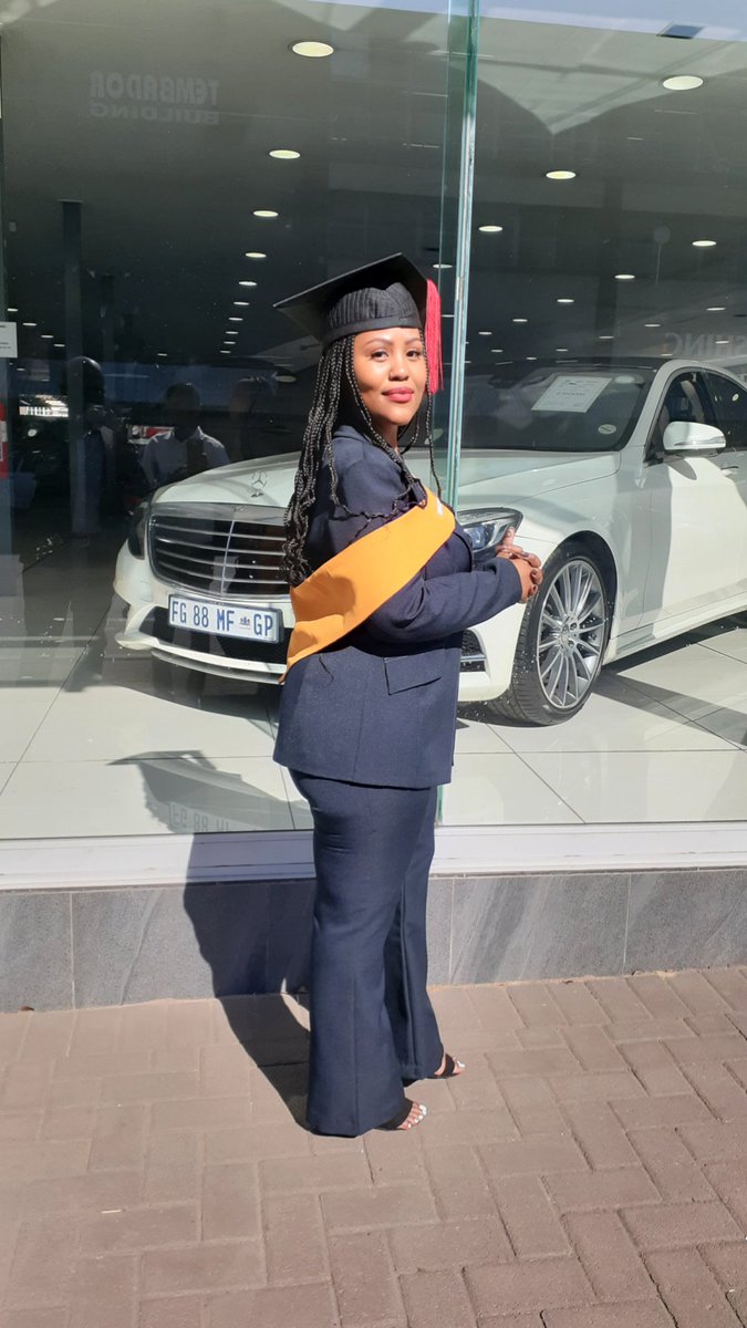 NoloHaluhalu's tweet photo. Andisemhle. Angsababi. Ndim ke lo.❤
I still have a long way to go but I thank God for a beautiful start.👩‍🎓🥂 https://t.co/9Hvn5QSNCi
