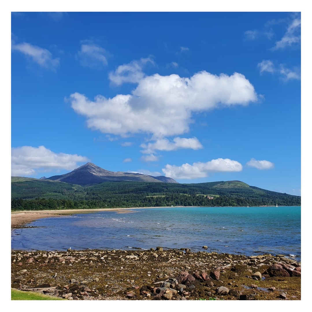 It is an absolute stunner out there today team and I hope you are having a wonderful day!

Arran is looking beautiful and the sea is a brilliant turquoise thanks to an algae bloom! Who needs to go abroad when you've got this!?

@VisitArran @VisitScotland #sunnyscotland #scotland