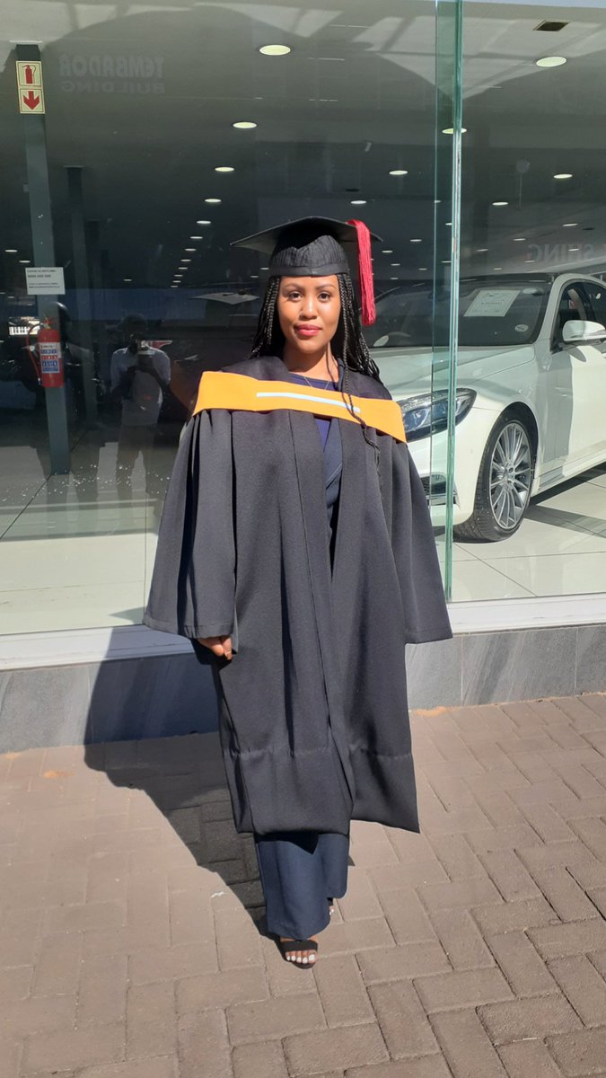 NoloHaluhalu's tweet photo. Andisemhle. Angsababi. Ndim ke lo.❤
I still have a long way to go but I thank God for a beautiful start.👩‍🎓🥂 https://t.co/9Hvn5QSNCi