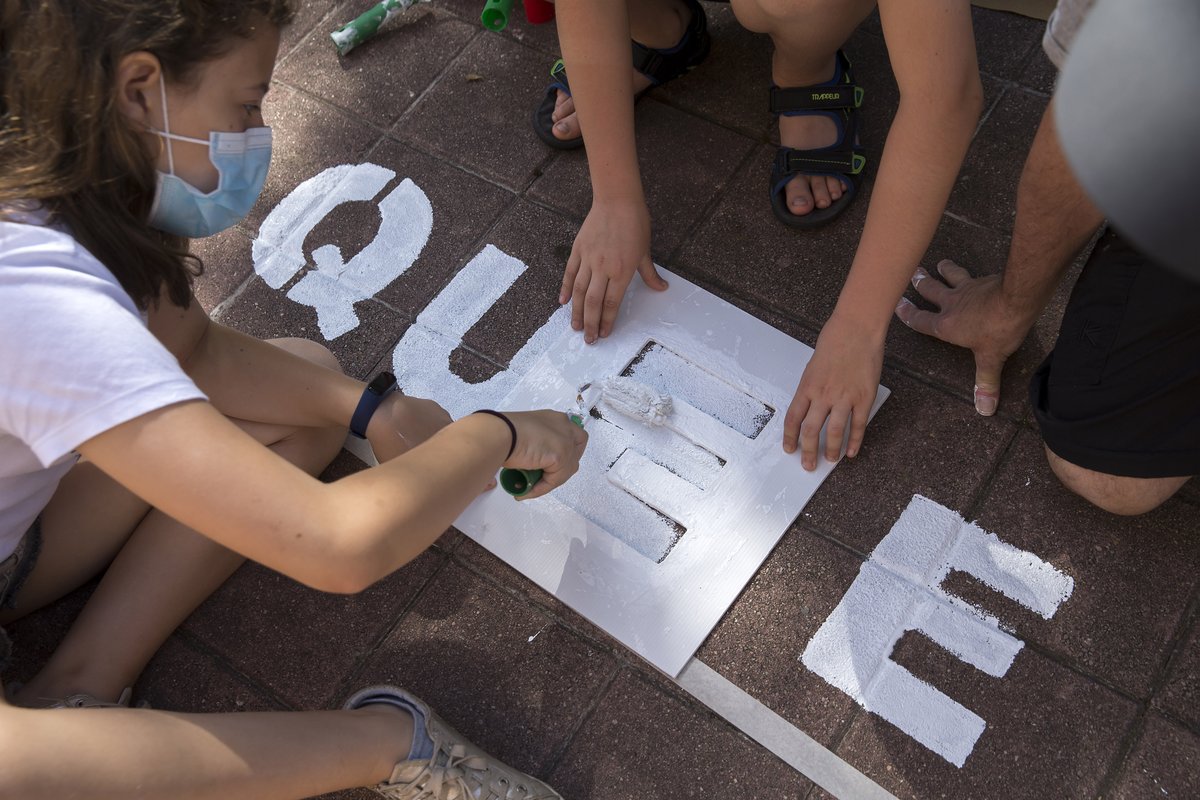 🏙️✒️ <a href="/escolapioscompa/">La Compasión Escolapios</a> ikastetxeko Bigarren Hezkuntzako ikasleek #BertsoakPausoan eskaintzen dizkiete Arrotxapeko auzotarrei, bide publikoan egin duten literaturako esku-hartze iragankor batean: ikaskuntza-zerbitzuko proiektu sariduna

INFO+: bit.ly/35ytRb3