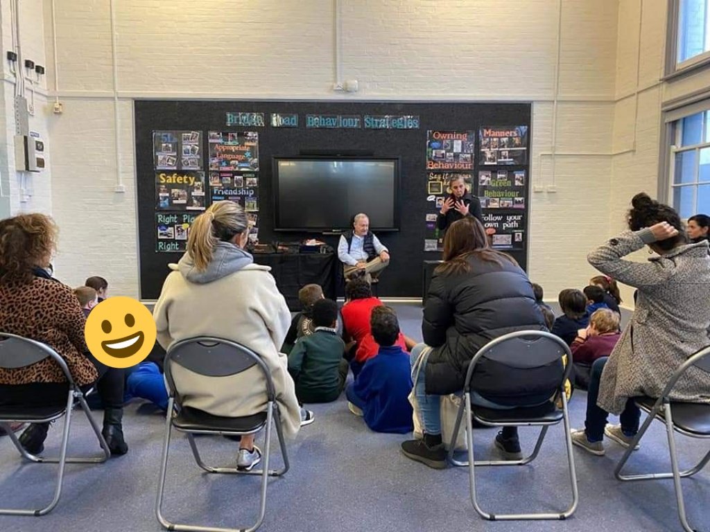 michellelgomes's tweet image. A big thank you to @BooksInHomesAus for providing #bridgeroadschool with beautiful new books fir our students to take home.  Thanks to Steve Liebmann for being such an engaging guest speaker.