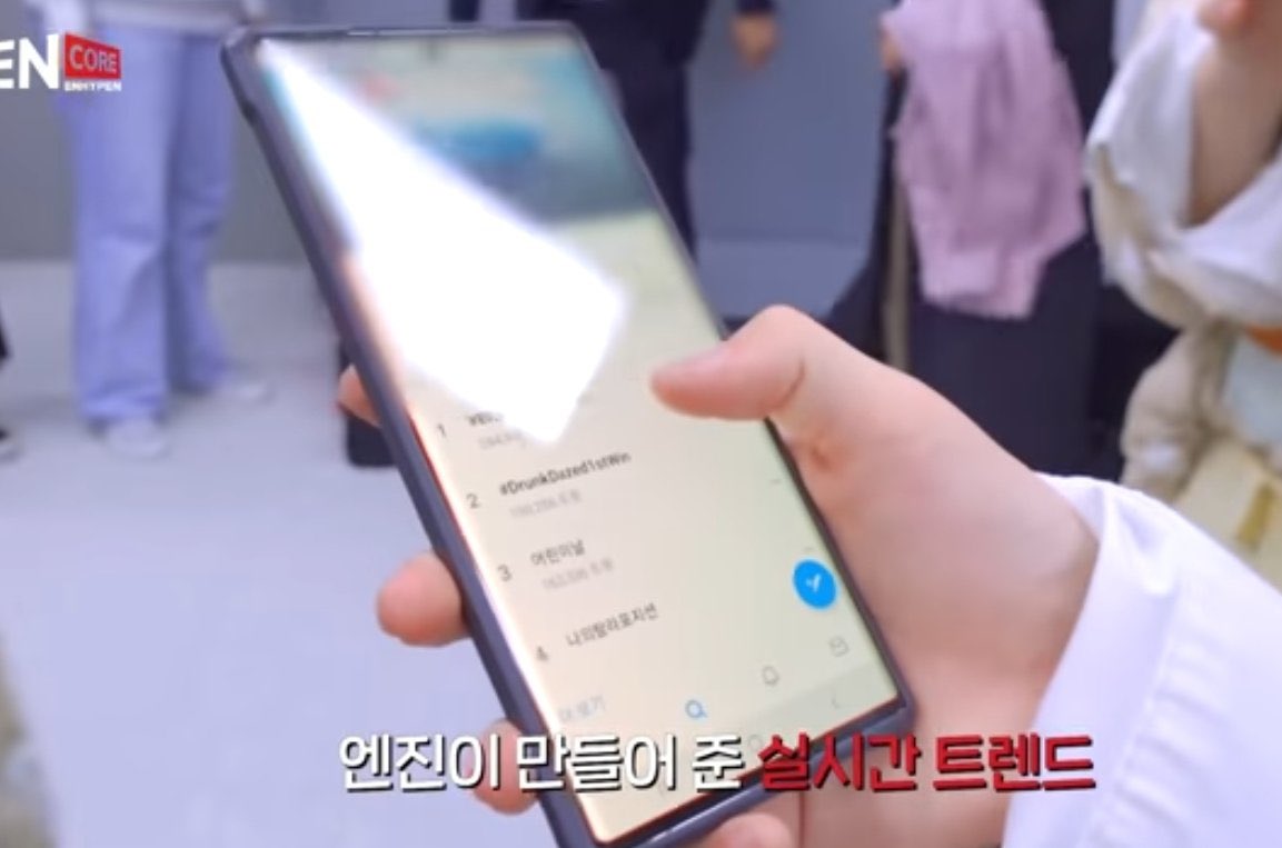 yjwtrack's tweet photo. look! wonie has 0 notifications so does he have a burner acc ??? 👀 https://t.co/zIsATbFroV