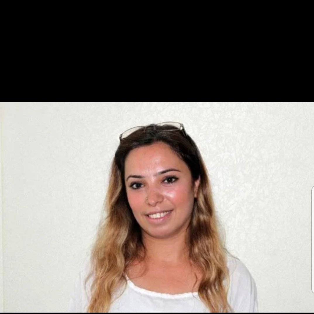 Ak parti Hdp partisini ve onu seçen 7 milyon insanı adeta Terör ilan etmesi nedeni ile Faşist ırkçı Cahil Ucubeleri hortlatmıştır Bu Hortlayış dan doğan Netice sonucu Deniz POYRAZ Gibi Taze gencecik hayatın sonunu hazırlamıştır Deniz POYRAZ a uzanan elleri Kınıyoruz.