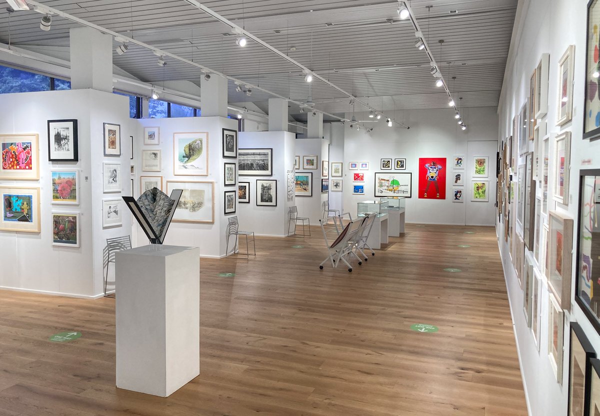 BanksideGallery's tweet photo. Aaaaand we're off! 😍🎉

Come and visit 'Summer at Bankside Gallery' from 18 June - 8 August, open daily 11am-6pm 🌟 with around 400 original &amp; affordable artworks by members of the RWS &amp; RE, this is one of our biggest exhibition of works to date 👀

https://t.co/MhKLAF8o7h https://t.co/AGDPkJ7tah