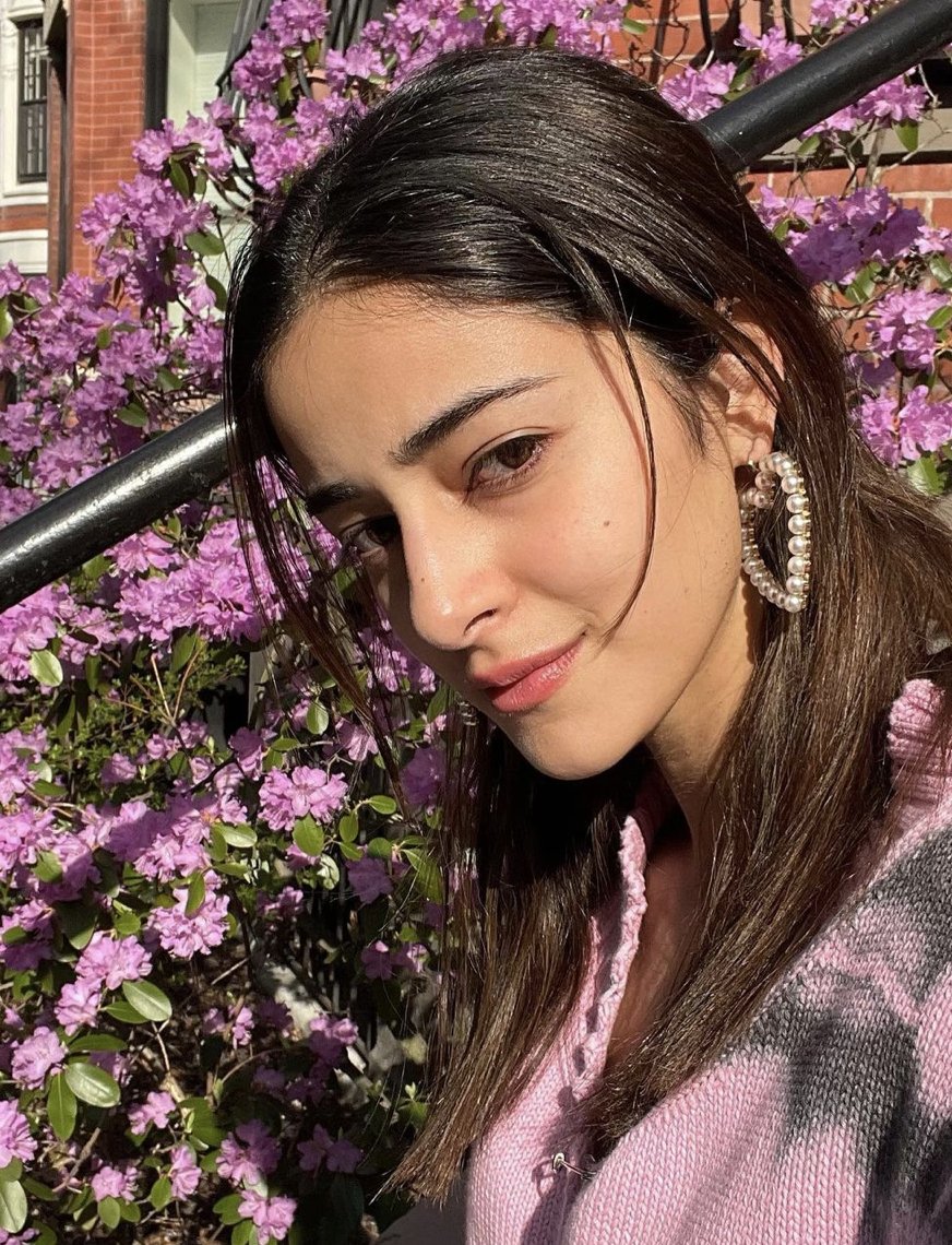 GraziaIndia's tweet photo. #AnanyaPanday is giving us #goldenhourgoals and we are here for it!
#goldenhour #bollywood #purplethoughts #ootd #outfitinspo https://t.co/gMkTcjYEV7