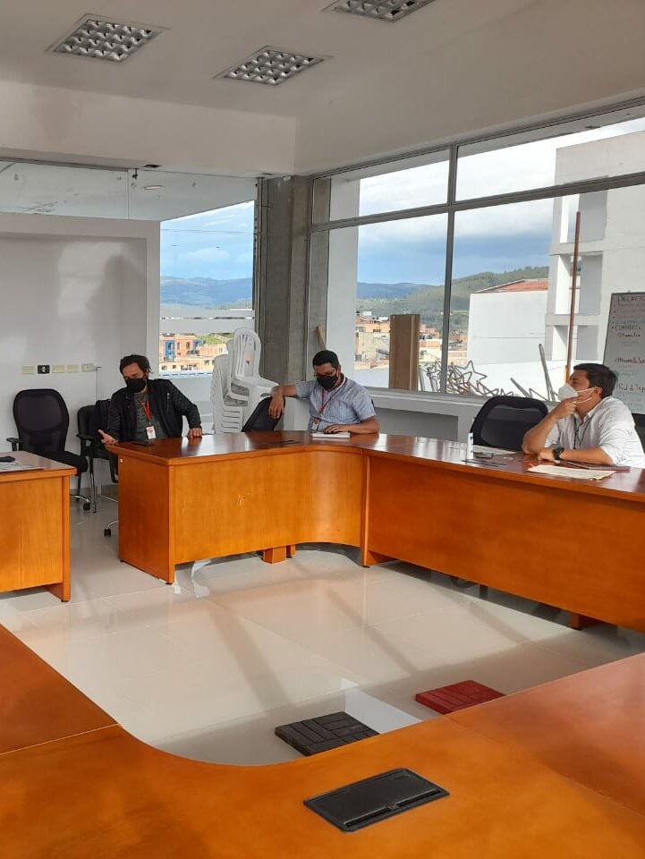 Nos reunimos con representantes d  empresa Zero Waste, ganadora convocatoria Fondo Emprender  <a href="/SENAComunica/">SENA</a> para establecer vínculos para transformación d residuos aprovechables en elementos como listones, baldosas y parques infantiles plásticos para nuestro municipio.