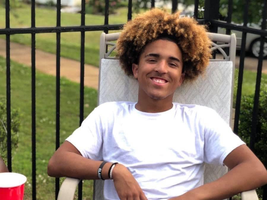 CoachRuff_'s tweet photo. Losing a player, teammate and friend is the hardest thing someone will ever go through. 

Jordan thank you for being a part of our lives. We miss you and love you. This team will not be the same without you and we promise to play this season all for you buddy! 

#EasleyStrong https://t.co/JwDv8py0ce