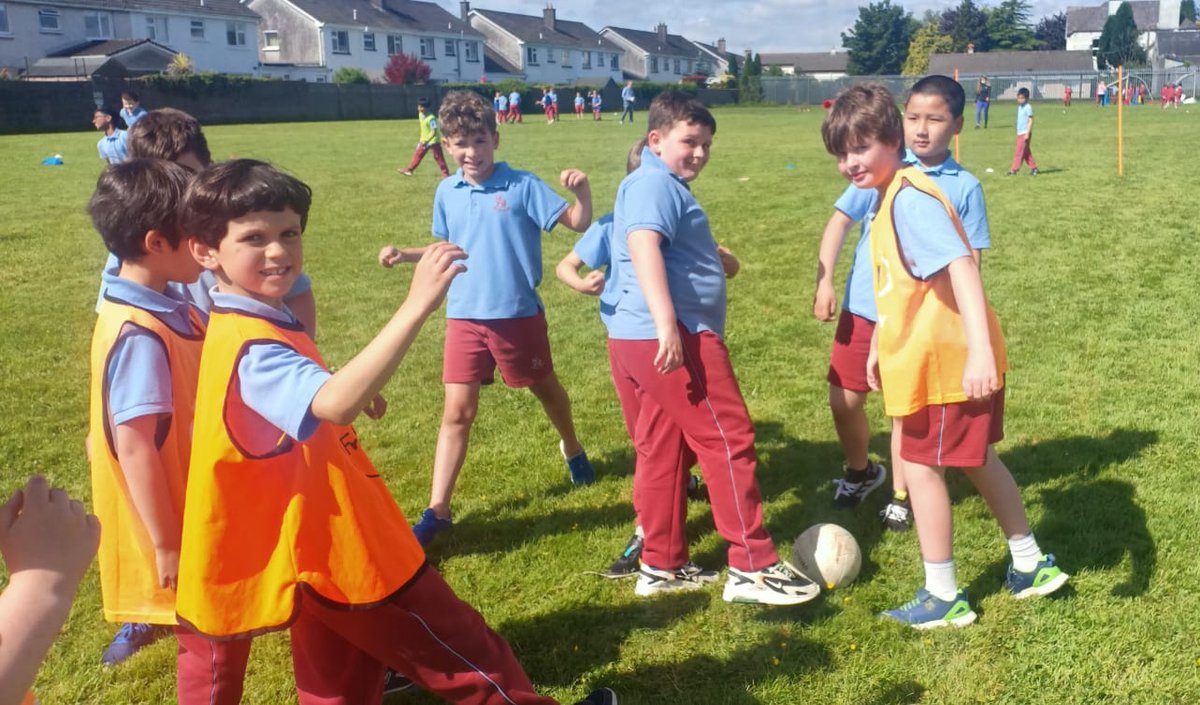 scoileoinboys's tweet photo. Smashing weather for #3rdClasses #sports #day in @scoileoinboys #funfriday (1) https://t.co/HiOYteO2v1