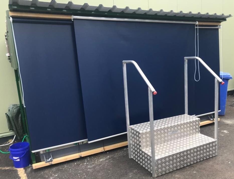 rNaturemachine's tweet image. Here is the rN250 located at a large garden centre for its 3 week trial. 
Featuring the compositng collection tray on the right hand side and waterproof blinds to protect the machine computer panels from the rain. 
#compostingmachine #foodwaste #wastemanagement #wastesolutions