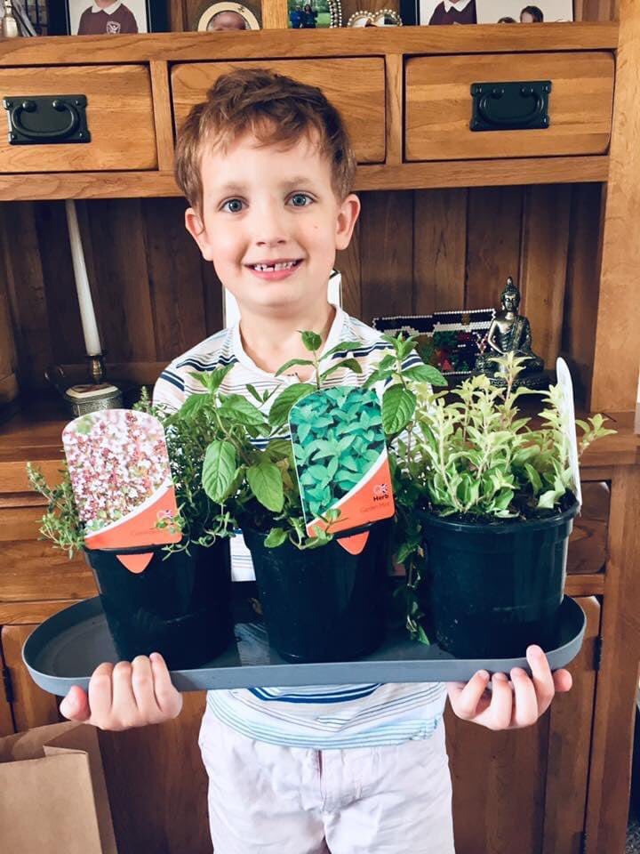 Thanks <a href="/PassmoresAltEd/">Passmores Alt Ed 🇺🇦</a> <a href="/PassmoresAc/">Passmores Academy</a> for all the help getting our grow packs out to households across #Harlow, 100 more packs going out tomorrow!

<a href="/vicgoddard/">Vic Goddard</a> <a href="/natchristie72/">Natalie Christie</a>