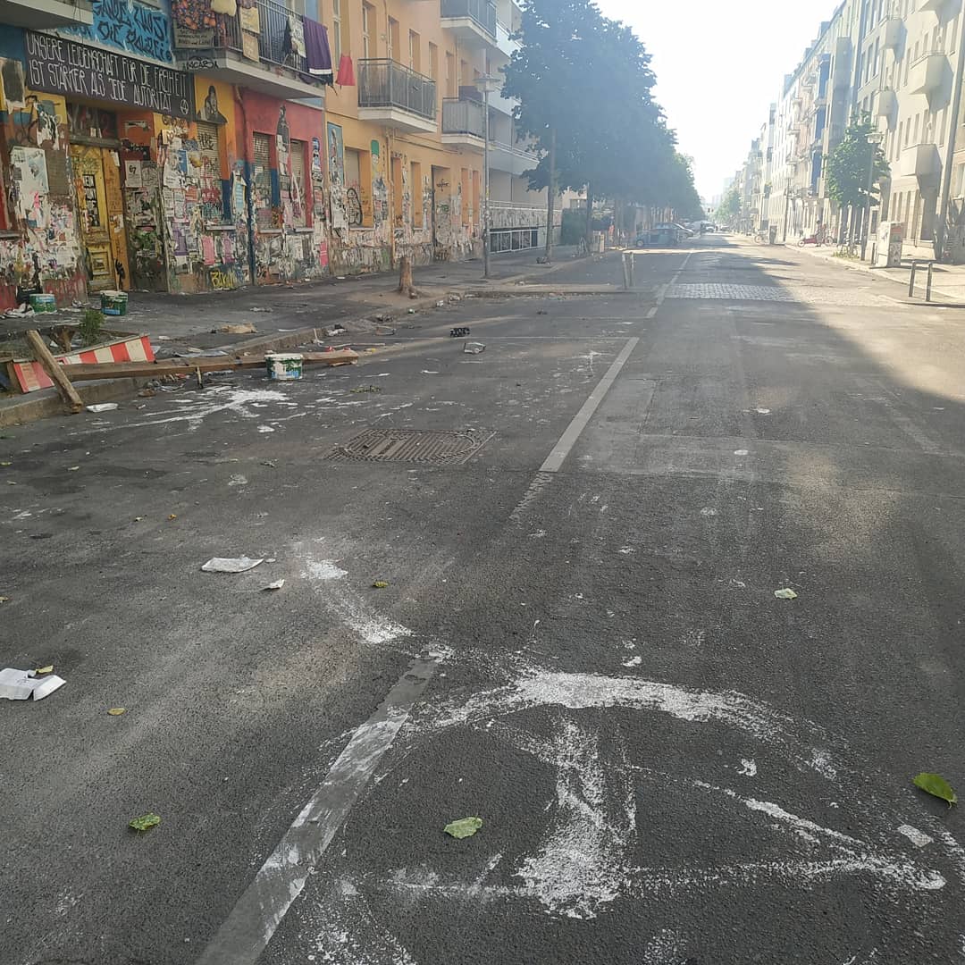 Gemma Teres Arilla On Twitter And Again De Rigaer Str Berlin Rigaer Rigaer94 Police Leftists Linke Squat Okupas Occupy Riots Aftermath Randale Https T Co Hbbafns8uq Twitter