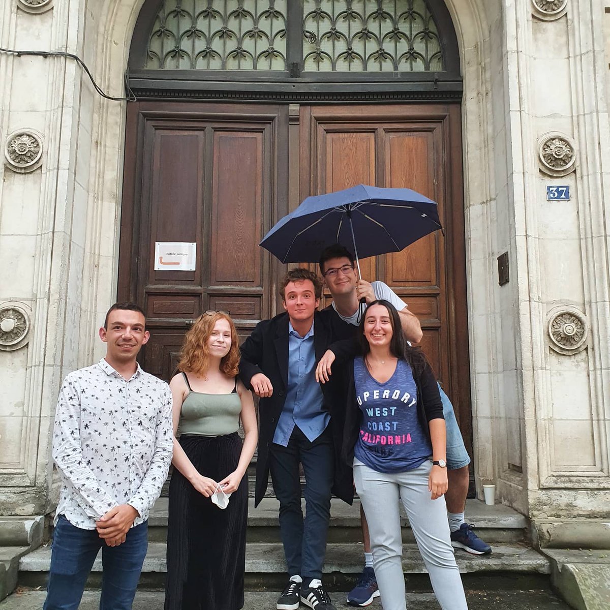 Tuto_TECT's tweet image. Et nous voilà reparti pour une 5ème année 🥳
Félicitation au nouveau bureau restreint et la nouvelle respo comm élus lors de l'AG de passation d'hier 😍🎉
#medecine #tutorat