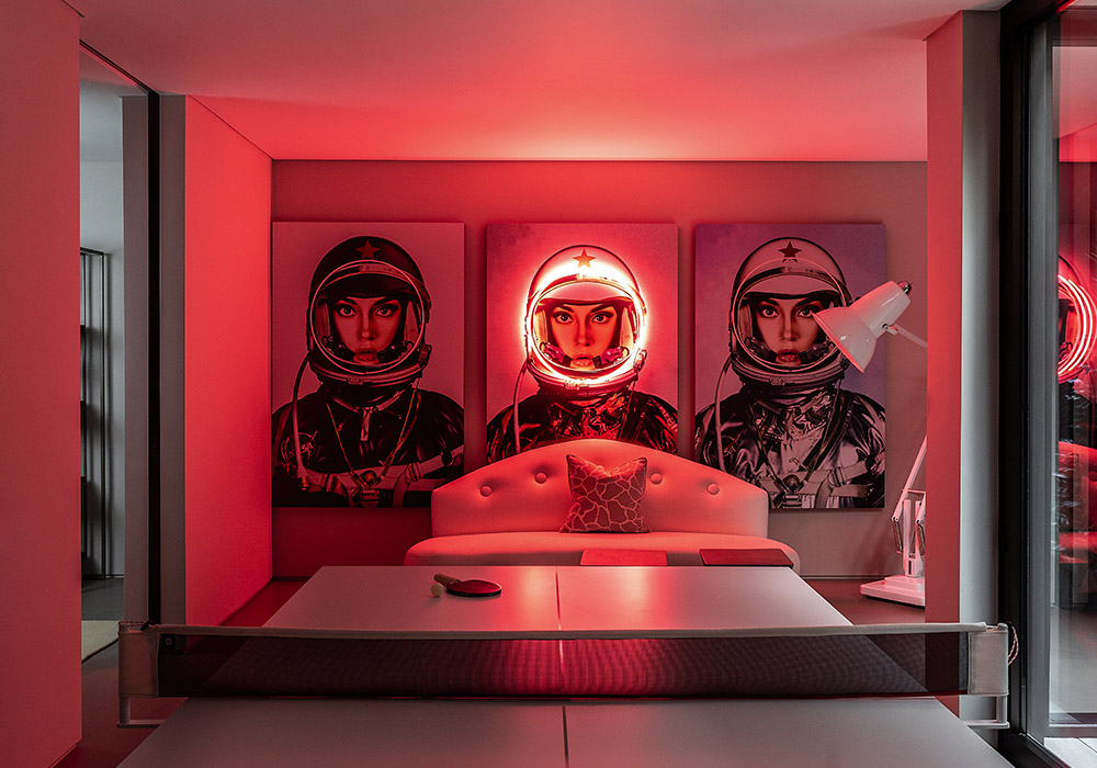 An eclectic townhouse in Old Chelsea, with contemporary interiors by award winning designer <a href="/AndrewMartinInt/">Andrew Martin Int.</a> 
#propertyinvestment #oldchurchstreet #chelsea 
abode2.com/covetable-chel…