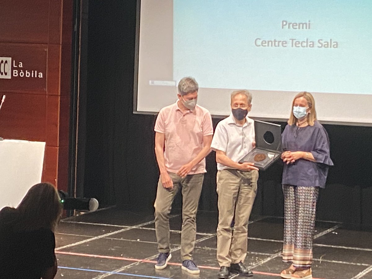 Avui els nostres alumnes de 2BTX han rebut un munt de premis a les 21es Jornades científiques i tecnològiques de L’H: primer premi, segon premi i una menció honor a l’àmbit tecnològic; primer premi als centres educatius. <a href="/Tecla_Sala/">Col·legi Tecla Sala</a> <a href="/escolesFEP/">Fundació Escoles Parroquials</a>