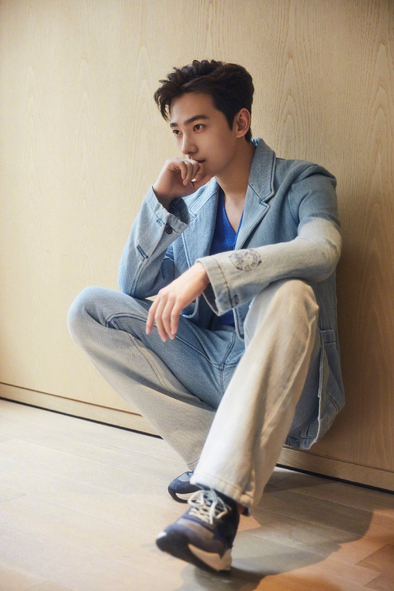 WeTV_Spanish's tweet photo. Fotos más nuevas de #YangYang , os gusta este estilo y traje? Con ganas de ver su nueva obra? 😁🥰
WeTV
https://t.co/3vXLjFrXJ3
#WeTV #Guapo #HandsomeAsian #ConMuchoEstilo #Fashion https://t.co/armR8lNhGo